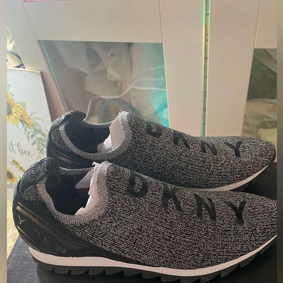 ❤️. DKNY BRAND NEW SOFT FABRIC GLITTERS SHOES by DKNY✅ - Picture 7 of 11